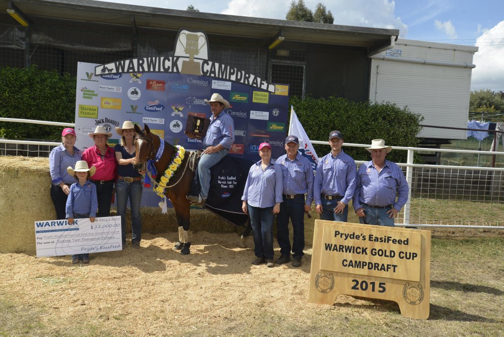 Pryde's EasiFeed representatives were part of a group photo with Pryde's EasiFeed Warwick Gold Cup winner Ben Tapp and Acres of Roses.