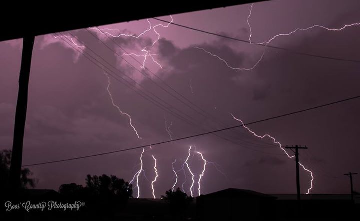The light show in Biddeston.
Photo Boos Country Photography / Higgins Storm Chasing The light show in Biddeston.
Photo Boos Country Photography / Higgins Storm Chasing