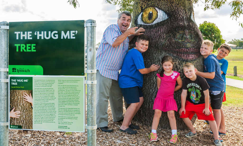 FRIENDLY TREE: Cr David Pahlke at the Yamanto ‘Hug Me Tree’ with Tyler Derkson, Lyla Rossow, Trey Derkson, Travis Derkson and Harley Nowland. FRIENDLY TREE: Cr David Pahlke at the Yamanto ‘Hug Me Tree’ with Tyler Derkson, Lyla Rossow, Trey Derkson, Travis Derkson and Harley Nowland.