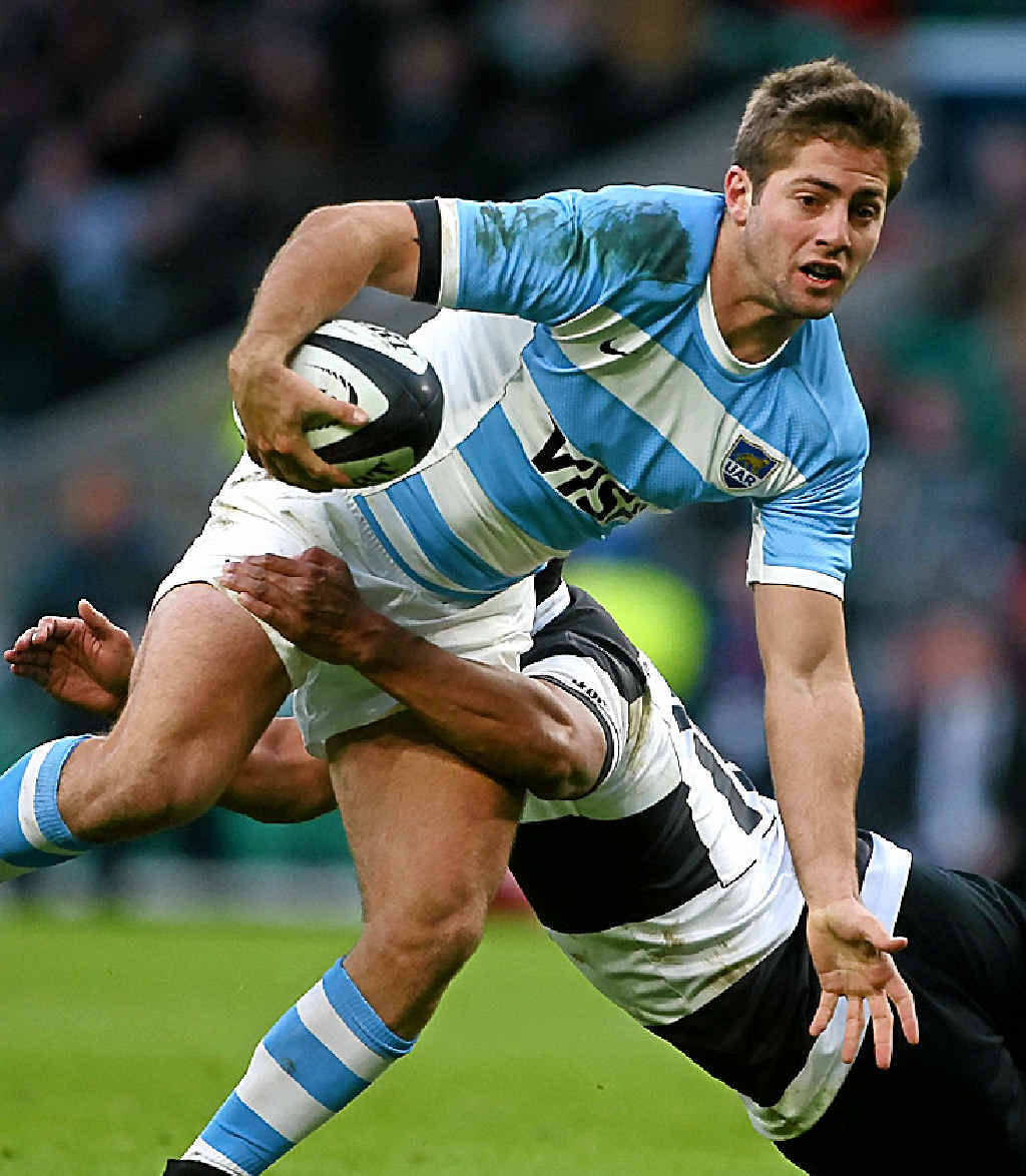 GIVEN THE SLIP: Argentina’s two-try hero Santiago Cordero slips the tackle from Stephen Moore of the Barbarians during the Killik Cup match at Twickenham Stadium in London. GIVEN THE SLIP: Argentina’s two-try hero Santiago Cordero slips the tackle from Stephen Moore of the Barbarians during the Killik Cup match at Twickenham Stadium in London.