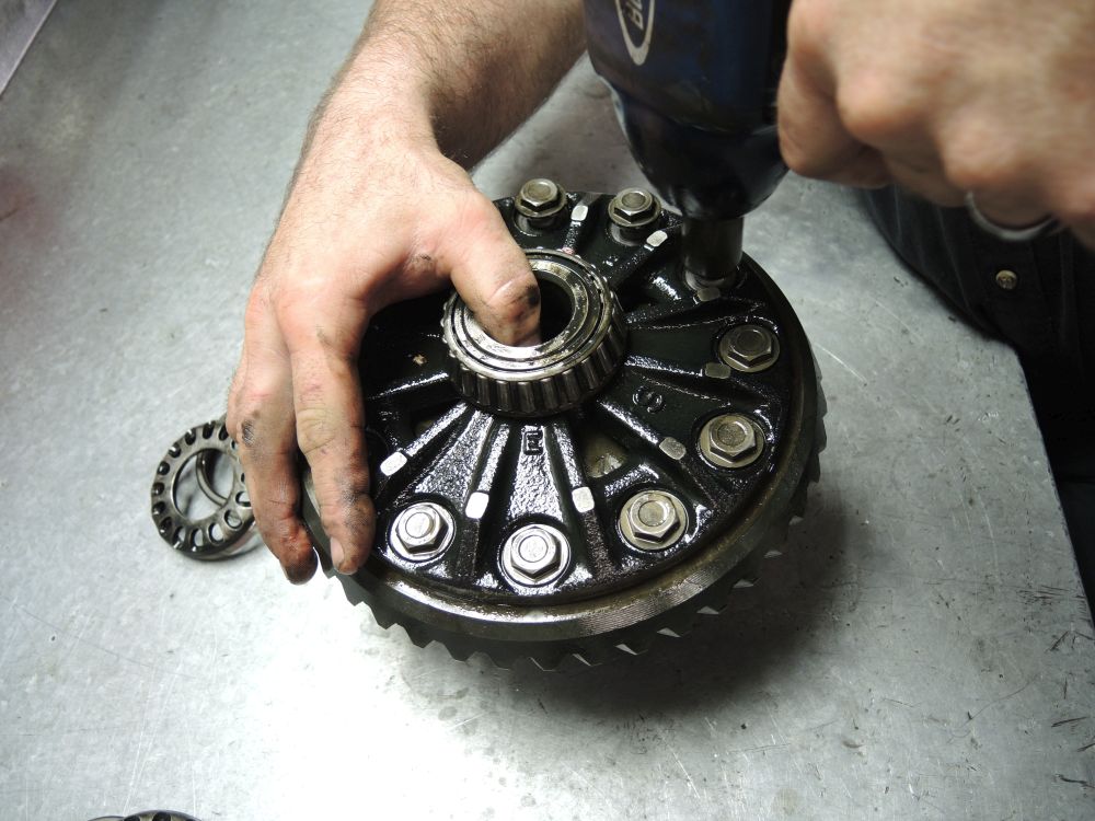 You can see here how the ring gear bolts to the factory gear carrier. Unfortunately this carrier can flex, potentially damaging the gears in the process You can see here how the ring gear bolts to the factory gear carrier. Unfortunately this carrier can flex, potentially damaging the gears in the process