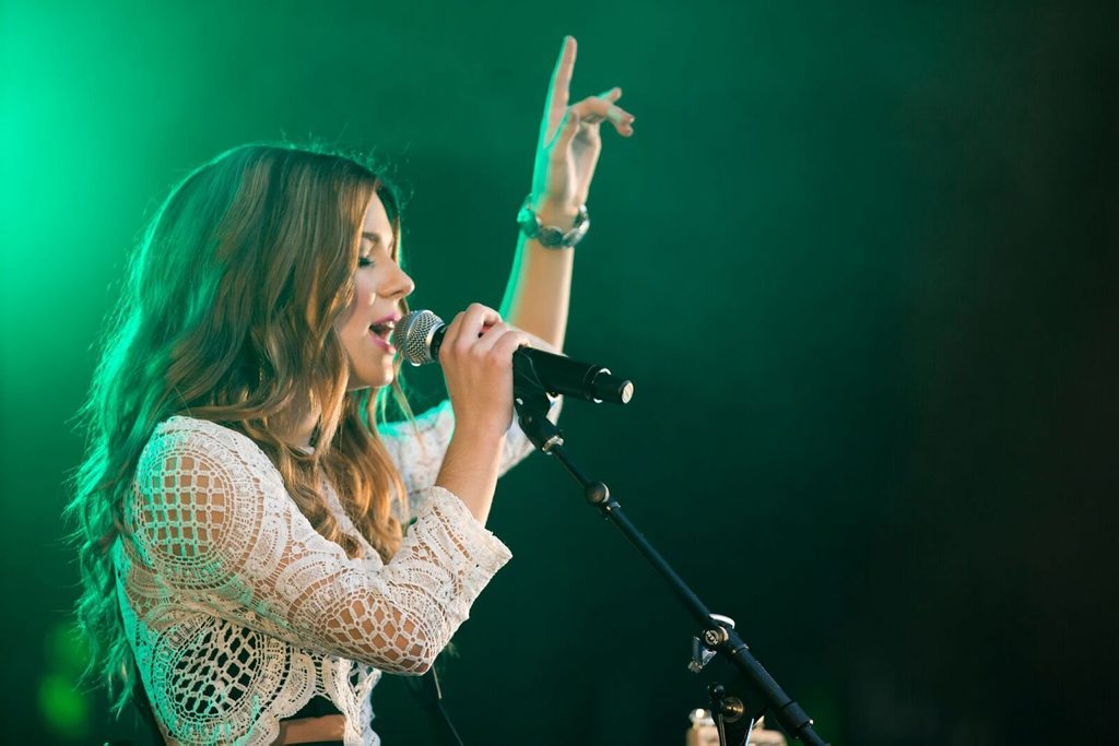 Gympie pop-country music sensation Caitlyn Shadbolt has won a scholarship in Nashville Tennessee. Gympie pop-country music sensation Caitlyn Shadbolt has won a scholarship in Nashville Tennessee.