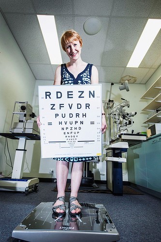 QUT Optometrist and PhD candidate Ursula White wants people over 65 with and without macular degeneration to participate in a study examining the association between falls, fear of falling, and activity levels.
QUT Optometrist and PhD candidate Ursula White wants people over 65 with and without macular degeneration to participate in a study examining the association between falls, fear of falling, and activity levels.