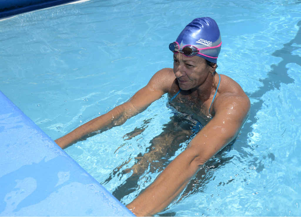 Kellie Caruana gets set for a lap of backstroke. Kellie Caruana gets set for a lap of backstroke.