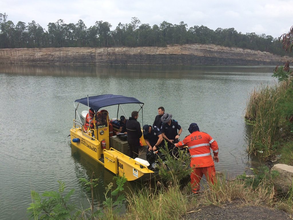 Police divers and SES volunteers search for missing teen Duncan Wilmott. Police divers and SES volunteers search for missing teen Duncan Wilmott.