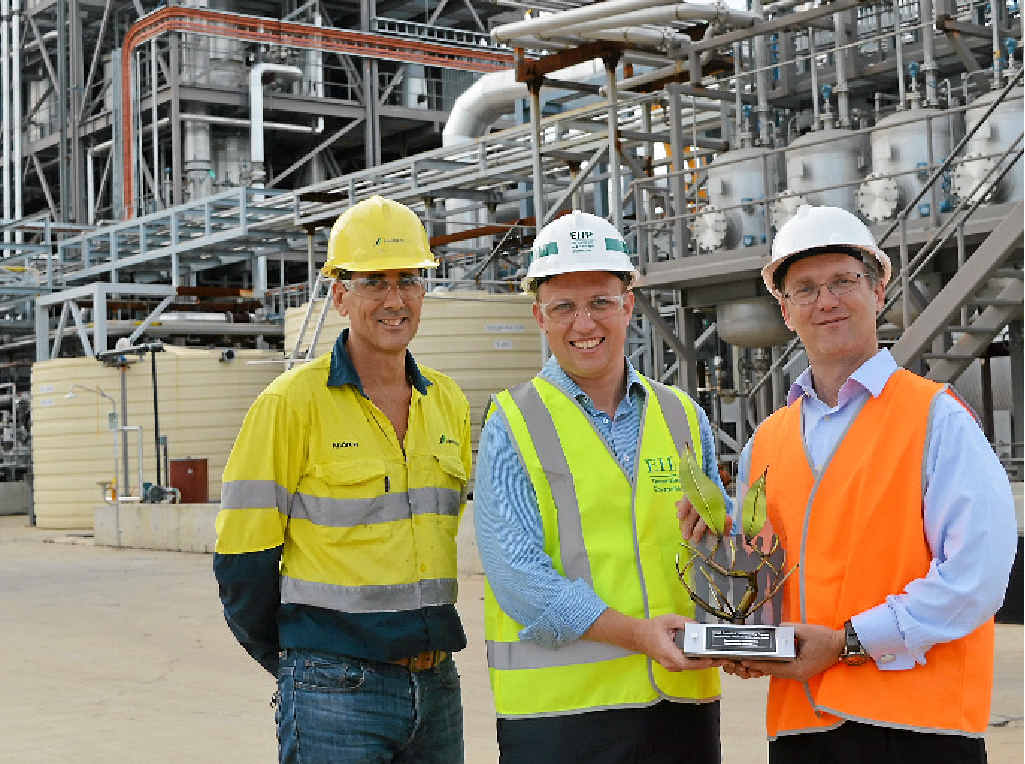 Andrew Smith, The Hon Dr Steven Miles MP and Tim Rose at the Northern Oil Refinery. Andrew Smith, The Hon Dr Steven Miles MP and Tim Rose at the Northern Oil Refinery.