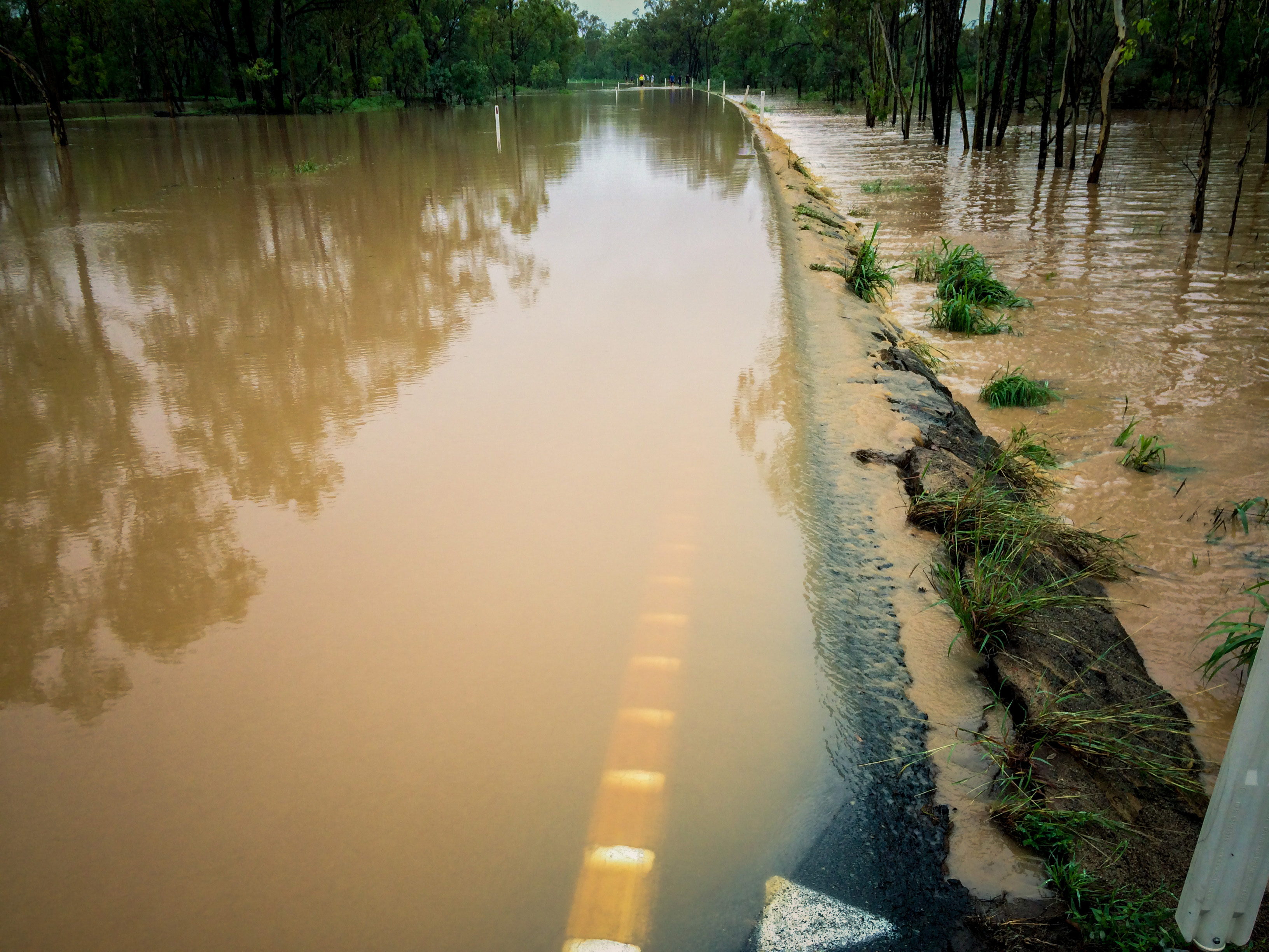 Peak Downs Hwy near Bee Creek. Peak Downs Hwy near Bee Creek.