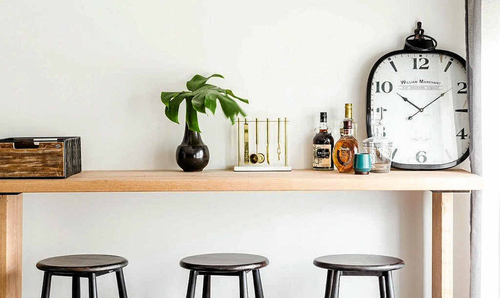 TOP TIMBER: It is easy to make a timber bar or even timber kitchen bench tops following theses steps. TOP TIMBER: It is easy to make a timber bar or even timber kitchen bench tops following theses steps.