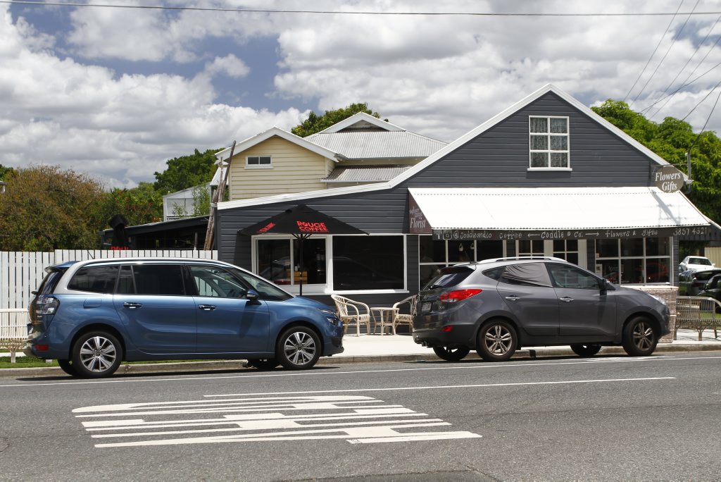 2016 Citroen C4 Grand Picasso size comparison to a Hyundai ix35 SUV. Photo: Iain Curry / Sunshine Coast Daily 2016 Citroen C4 Grand Picasso size comparison to a Hyundai ix35 SUV. Photo: Iain Curry / Sunshine Coast Daily