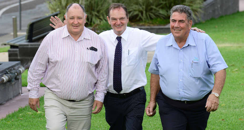 FATEFUL MEETING: Steve Jones collapsed just 30 minutes after this photo was taken of him with Paul Pisasale of Ipswich and Graeme Lehmann from Somerset. FATEFUL MEETING: Steve Jones collapsed just 30 minutes after this photo was taken of him with Paul Pisasale of Ipswich and Graeme Lehmann from Somerset.