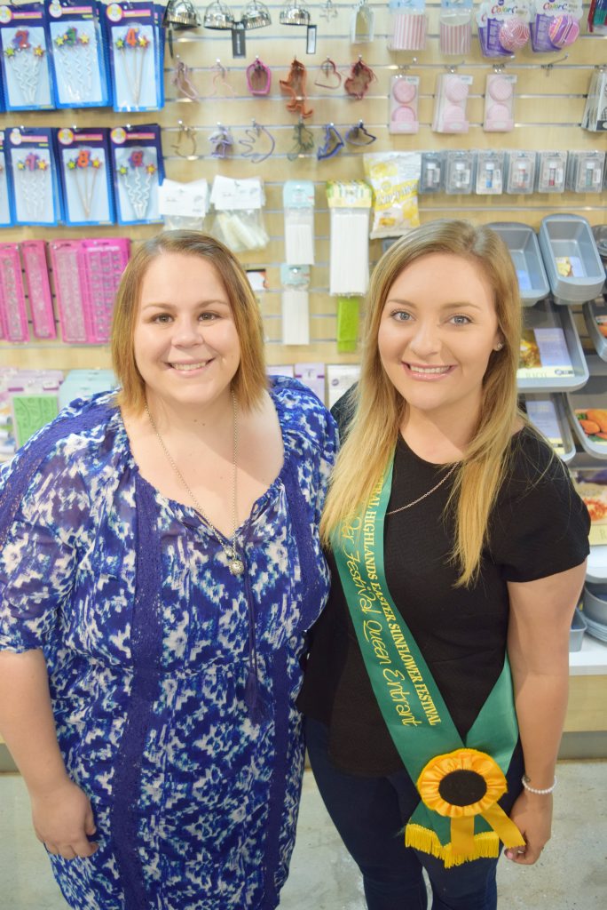 GET DECORATING: Smash That Cake decorator Kylie Quinlan and Sunflower Queen entrant Chloe Gagnepain are teaming up for a cake decorating workshop. GET DECORATING: Smash That Cake decorator Kylie Quinlan and Sunflower Queen entrant Chloe Gagnepain are teaming up for a cake decorating workshop.