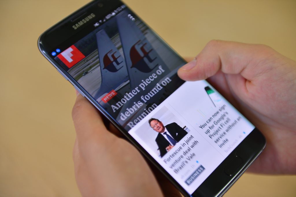 Reading news content on the curved screen of the S7 edge adds a new dimension. Reading news content on the curved screen of the S7 edge adds a new dimension.