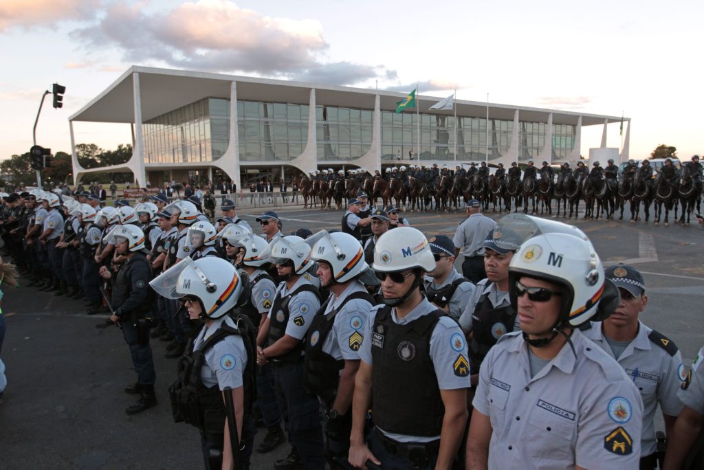 TENSE TIMES: Police stand guard outside the presidential palace in the capital, Brasilia, on Thursday as demonstrators call for the impeachment of Dilma Rousseff. TENSE TIMES: Police stand guard outside the presidential palace in the capital, Brasilia, on Thursday as demonstrators call for the impeachment of Dilma Rousseff.