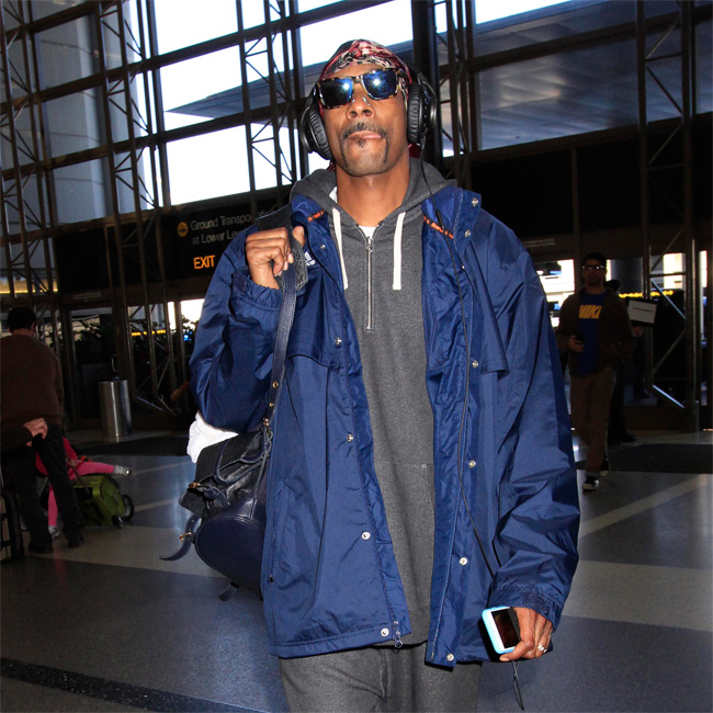 Snoop at the airport Snoop at the airport