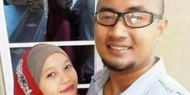 Viewers posted that while it took them a moment to look beyond the smiling pair, they were quickly unnerved by the bizarre image. Viewers posted that while it took them a moment to look beyond the smiling pair, they were quickly unnerved by the bizarre image.