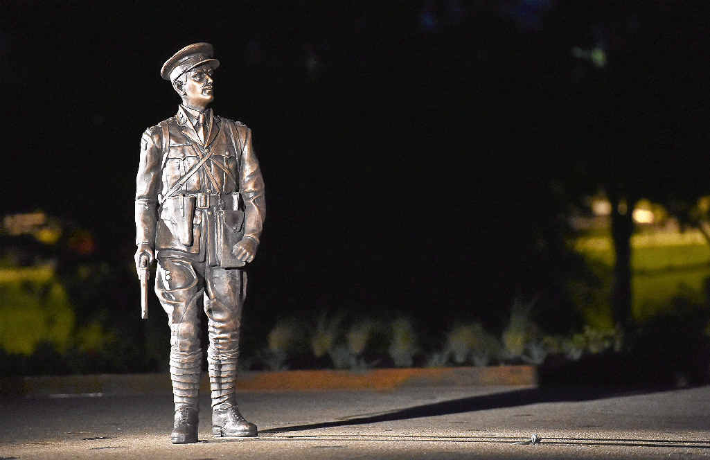 TRIBUTE: Unveiling of the Duncan Chapman memorial in Queens Park, Maryborough. TRIBUTE: Unveiling of the Duncan Chapman memorial in Queens Park, Maryborough.