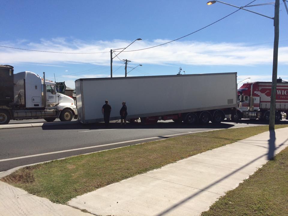 Truck loses trailer on the corner of Wood and Wallace St