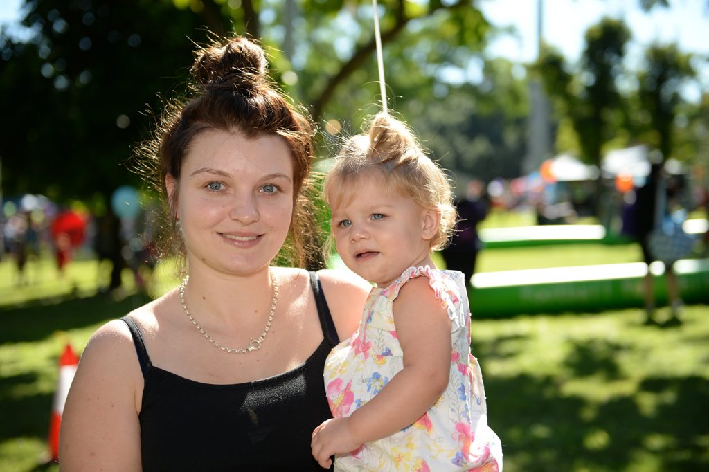 Romp in the Park, Lianna Sticklen and Elizabeth Sticklen. Photo Allan Reinikka / The Morning Bulletin