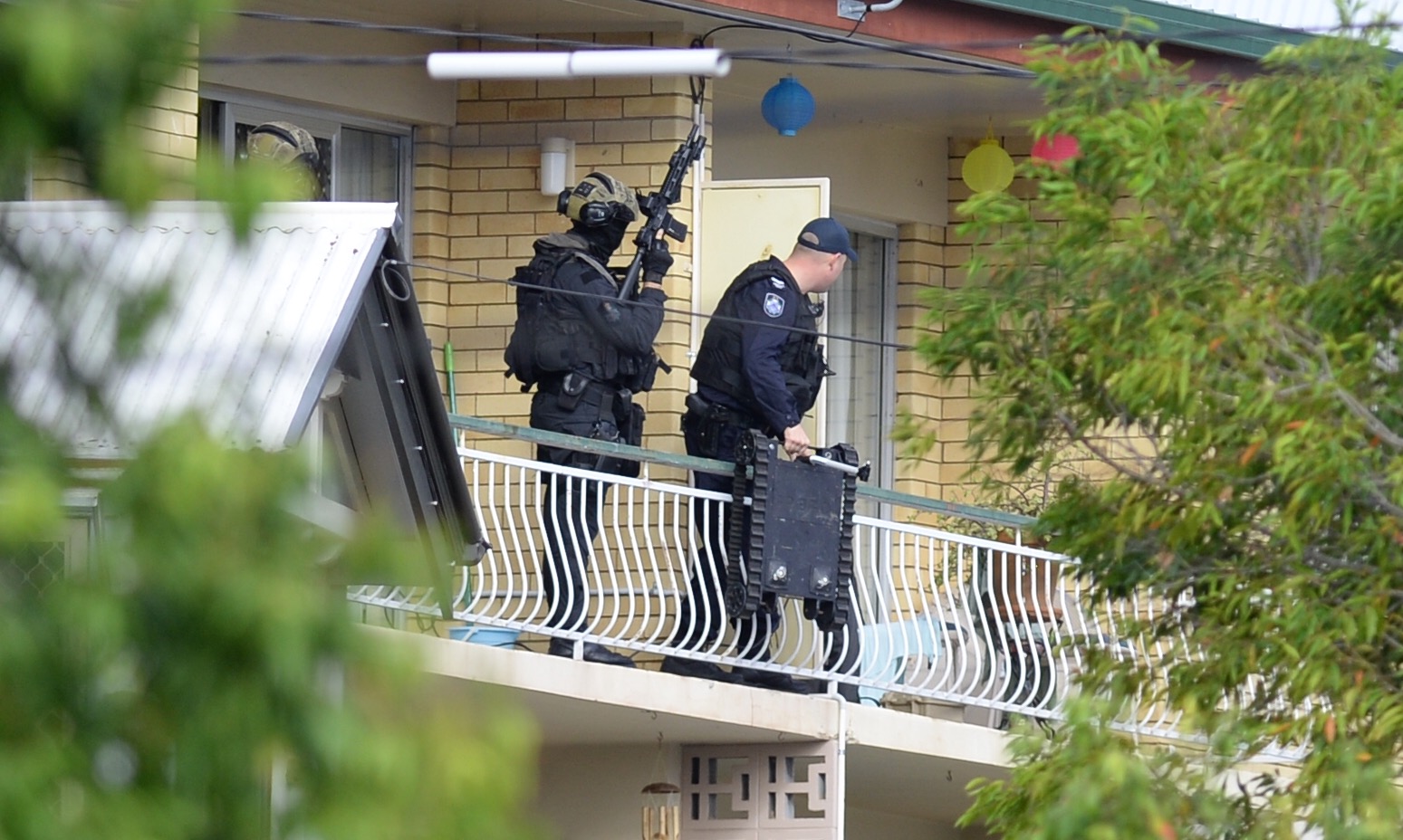 Woodend siege continues more than 12 hours on. Woodend siege continues more than 12 hours on.