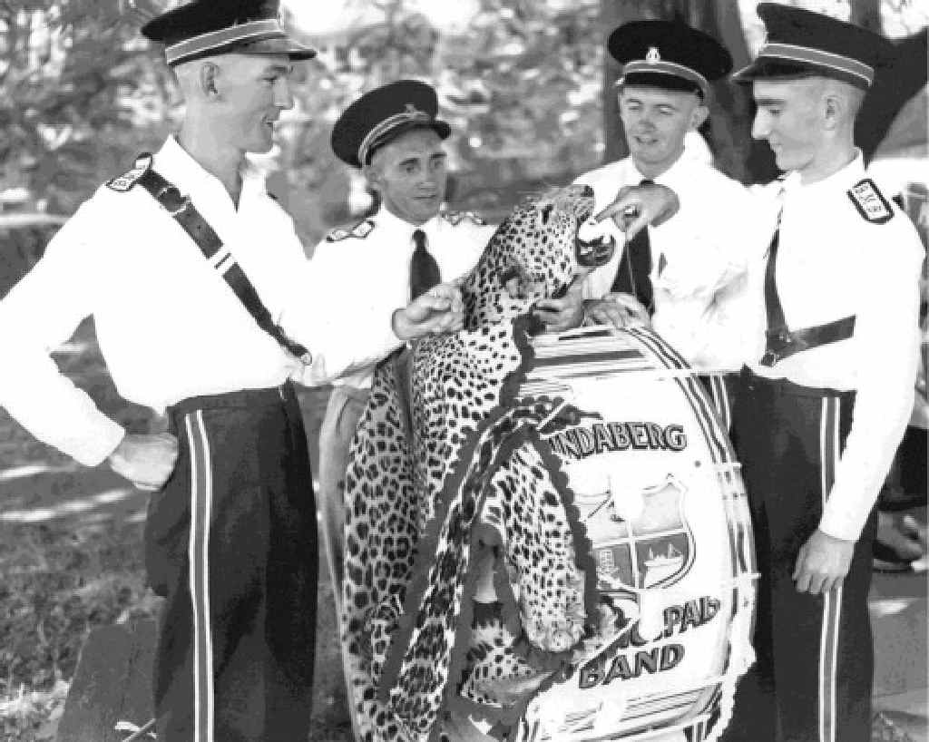 K. Ballantyne (side drum), G.Hardy (bass drum), K. Wendt (drum major) and B. Mees (side drum) with the cheetah skin in 1952. K. Ballantyne (side drum), G.Hardy (bass drum), K. Wendt (drum major) and B. Mees (side drum) with the cheetah skin in 1952.