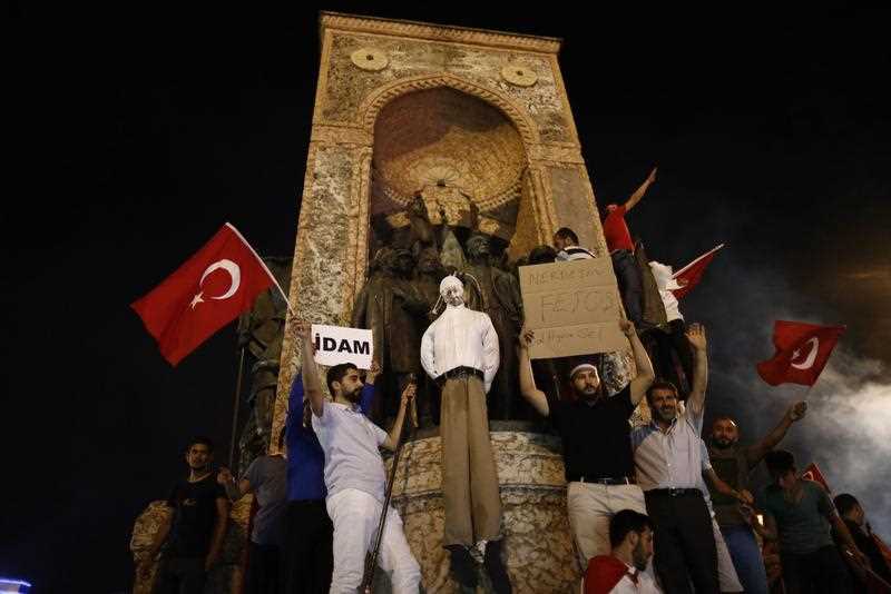 Protesters carry an effigy of Turkish Muslim cleric Fethullah Gulen, founder of the Gulen movement, during a demonstration at Taksim Square, in Istanbul, Turkey, 18 July 2016. Gulen has been accused by Turkish President Recept Tayyip Erdogan of allegedly orchestrating the 15 July failed coup attempt. Protesters carry an effigy of Turkish Muslim cleric Fethullah Gulen, founder of the Gulen movement, during a demonstration at Taksim Square, in Istanbul, Turkey, 18 July 2016. Gulen has been accused by Turkish President Recept Tayyip Erdogan of allegedly orchestrating the 15 July failed coup attempt.