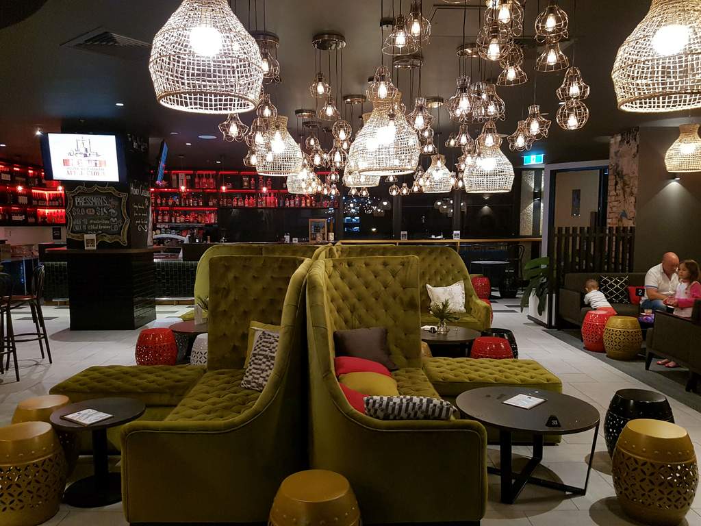 Brisbane's Nest Restaurant also has a cocktail bar and comfortable places to enjoy a drink. Brisbane's Nest Restaurant also has a cocktail bar and comfortable places to enjoy a drink.
