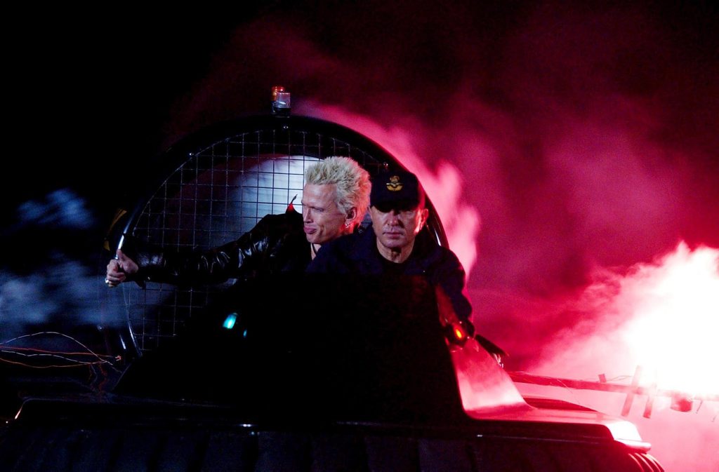 Sydney, October 6, 2002. Punk rocker Billy Idol arrives by hovercraft as part of the pre-game entertainment in the NRL Grand Final at Telstra Stadium. Unfortunetly a power failure prevented Billy from performing before the 80,000 fans. (AAP Image/Dean Lewins) NO ARCHIVING