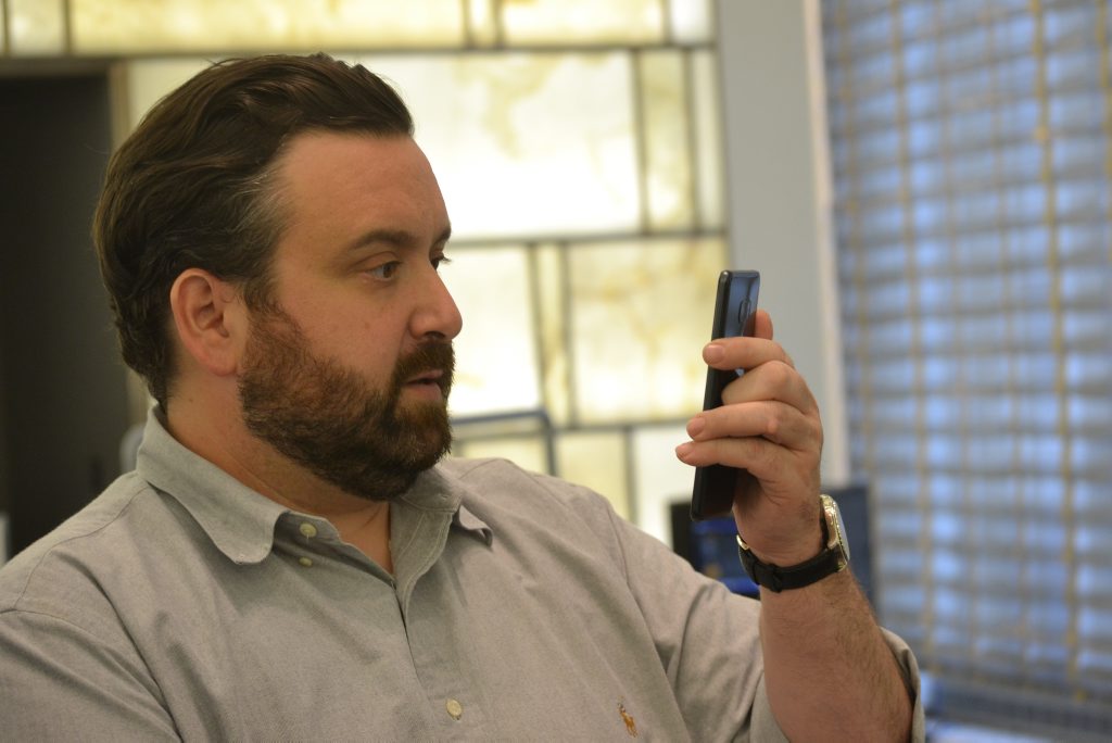 A Samsung employee logs into a Note7 using the iris scanner. A Samsung employee logs into a Note7 using the iris scanner.