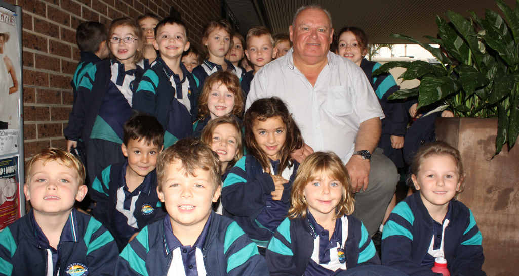 HIPPO HIPPO: Chris Patrick with Whitsunday Christian College students after the show last week. Photo: Peter Carruthers HIPPO HIPPO: Chris Patrick with Whitsunday Christian College students after the show last week. Photo: Peter Carruthers