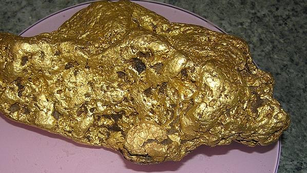 The gold was found using a metal detector. The gold was found using a metal detector.