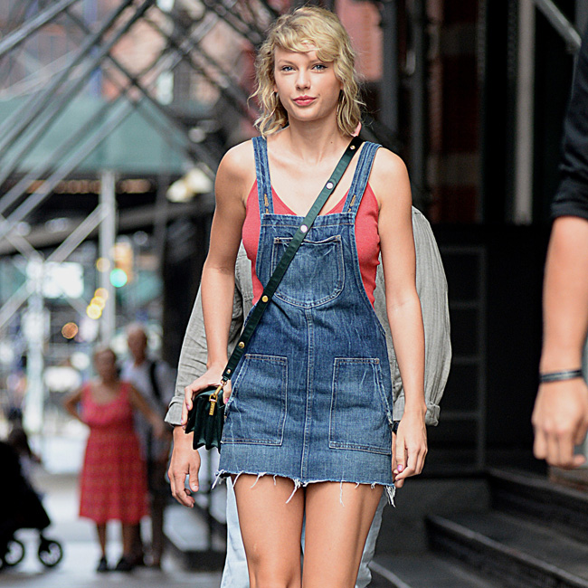 Singer Taylor Swift has deleted her social media accounts Singer Taylor Swift has deleted her social media accounts