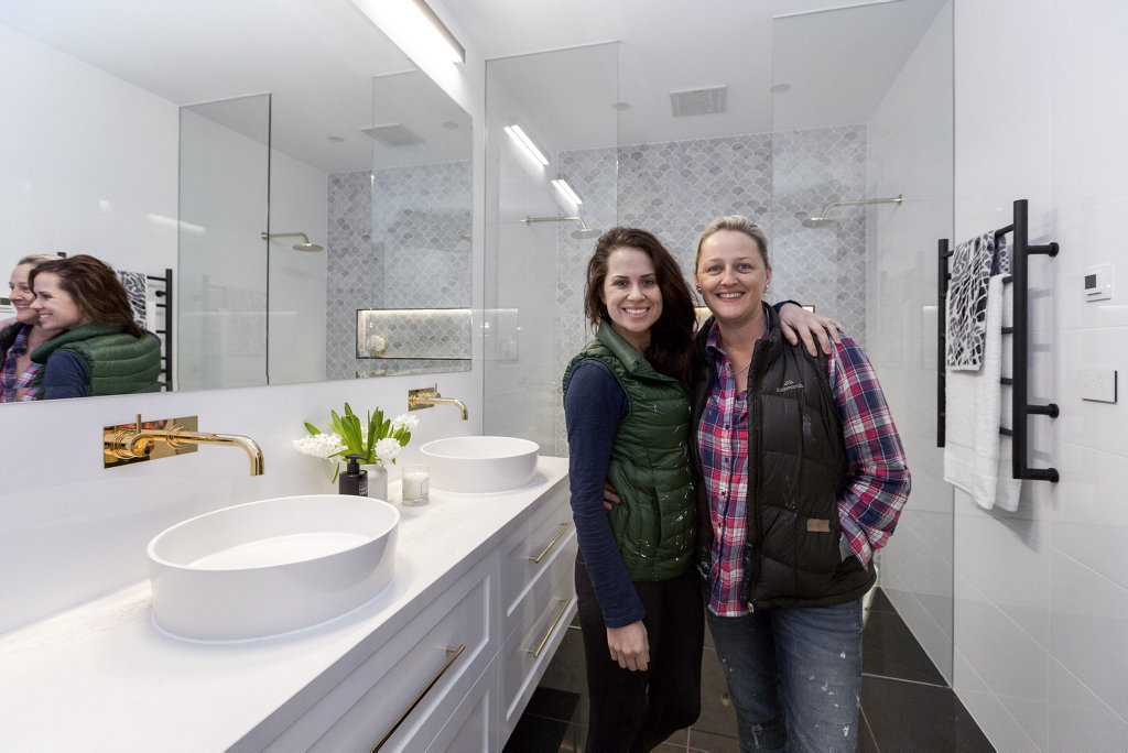 Julia and Sasha were pleased with their second-placed guest bathroom. Julia and Sasha were pleased with their second-placed guest bathroom.