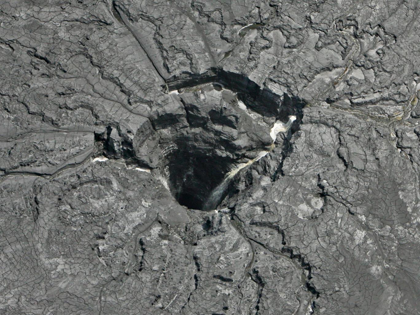 A sinkhole that opened up underneath a gypsum stack at a Mosaic phosphate fertiliser plant, seen on September 16. Photo: AP A sinkhole that opened up underneath a gypsum stack at a Mosaic phosphate fertiliser plant, seen on September 16. Photo: AP