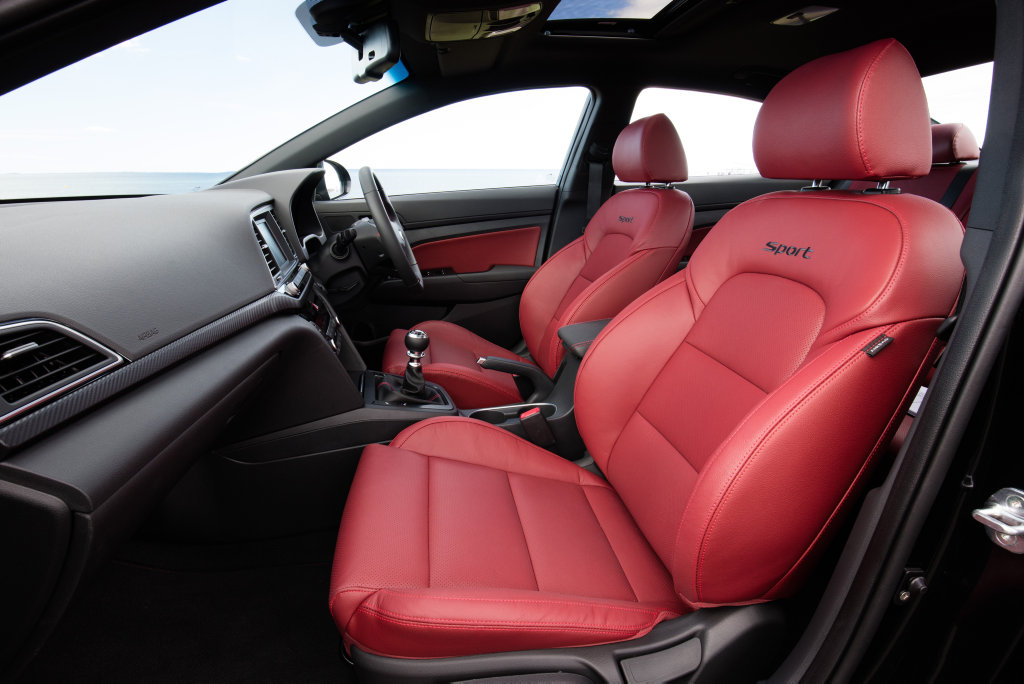 2016 Hyundai Elantra SR Turbo.Photo: Mark Bramley. 2016 Hyundai Elantra SR Turbo.Photo: Mark Bramley.