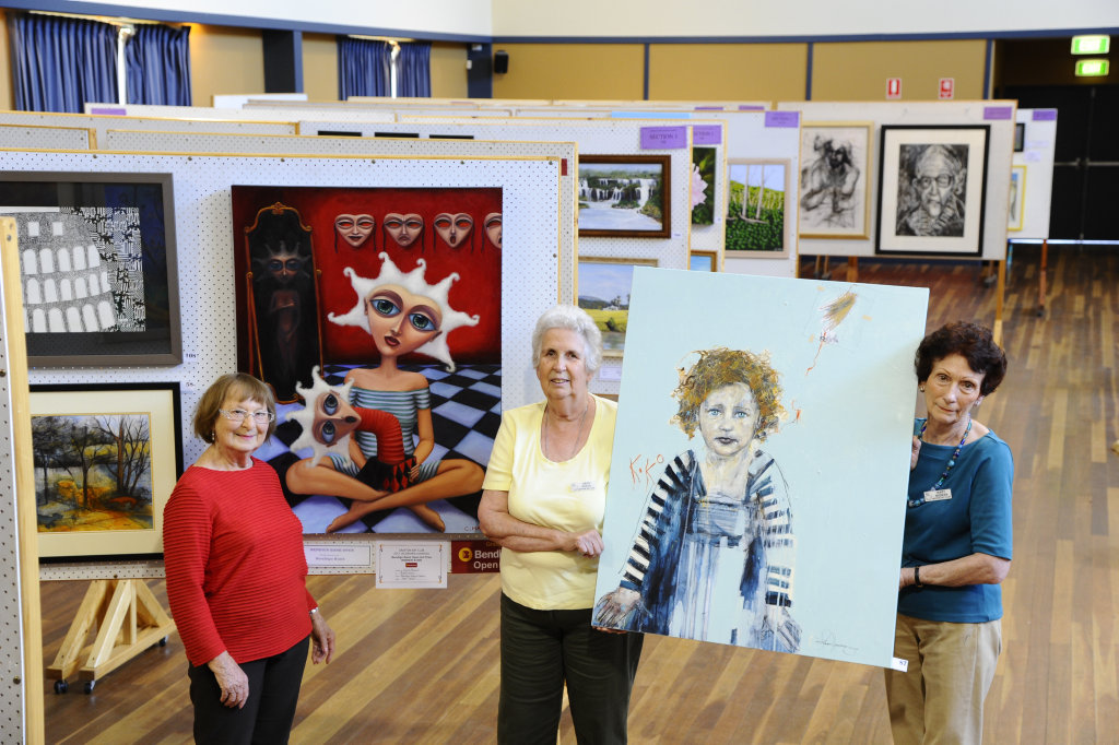 Grafton Art Club's Shirley Passmore, Gwen Green and Mary McEwan with the Jacaranda Art Exhibition Bendigo Bank Open Winner - Chris Hazell's Reflection and portraiture winner Julie Hutchings' Kokoda Rose. Photo JoJo Newby / The Daily Examiner Grafton Art Club's Shirley Passmore, Gwen Green and Mary McEwan with the Jacaranda Art Exhibition Bendigo Bank Open Winner - Chris Hazell's Reflection and portraiture winner Julie Hutchings' Kokoda Rose. Photo JoJo Newby / The Daily Examiner