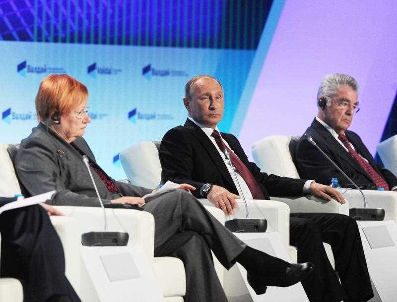 Finish former President Tarja Halonen (L), Russian President Vladimir Putin (C) and Austrian former President Heinz Fischer (R) attend an annual meeting of the Valdai Discussion Club in the Black Sea resort of Sochi, Russia, 27 October 2016. Finish former President Tarja Halonen (L), Russian President Vladimir Putin (C) and Austrian former President Heinz Fischer (R) attend an annual meeting of the Valdai Discussion Club in the Black Sea resort of Sochi, Russia, 27 October 2016.
