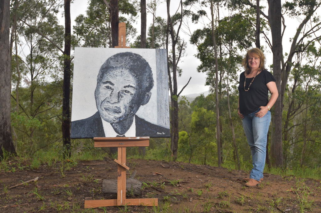 Meloney Steyl, with her portrait of Nelson Mandela. Meloney Steyl, with her portrait of Nelson Mandela.