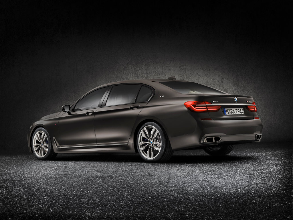 2017 BMW M760Li xDrive 2017 BMW M760Li xDrive