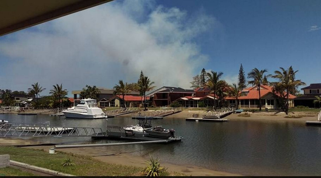 Photo taken from West Ballina looking toward the South Ballina bushfire. Photo taken from West Ballina looking toward the South Ballina bushfire.