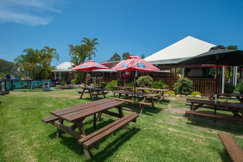 Moonee beach tavern.. 30 NOV 2016 Moonee beach tavern.. 30 NOV 2016
