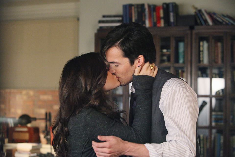 Ezra and Aria are two characters in hit show Pretty Little Liars Ezra and Aria are two characters in hit show Pretty Little Liars