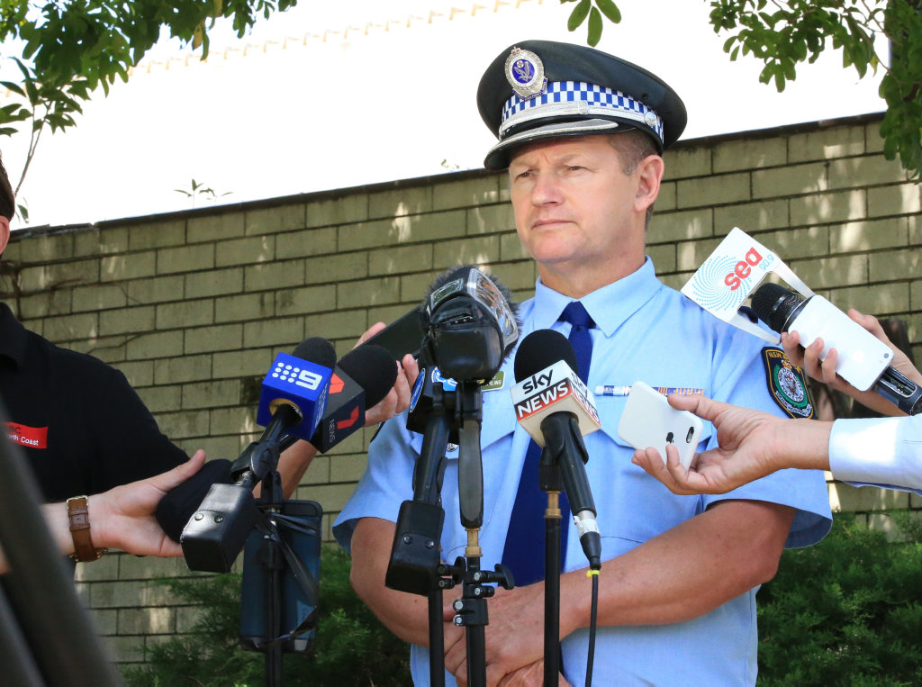 Tweed Byron Local Area Commander Superintendent Wayne Starling fronts the media over the fatal lightning strike at Mt Warning earlier this morning. Tweed Byron Local Area Commander Superintendent Wayne Starling fronts the media over the fatal lightning strike at Mt Warning earlier this morning.