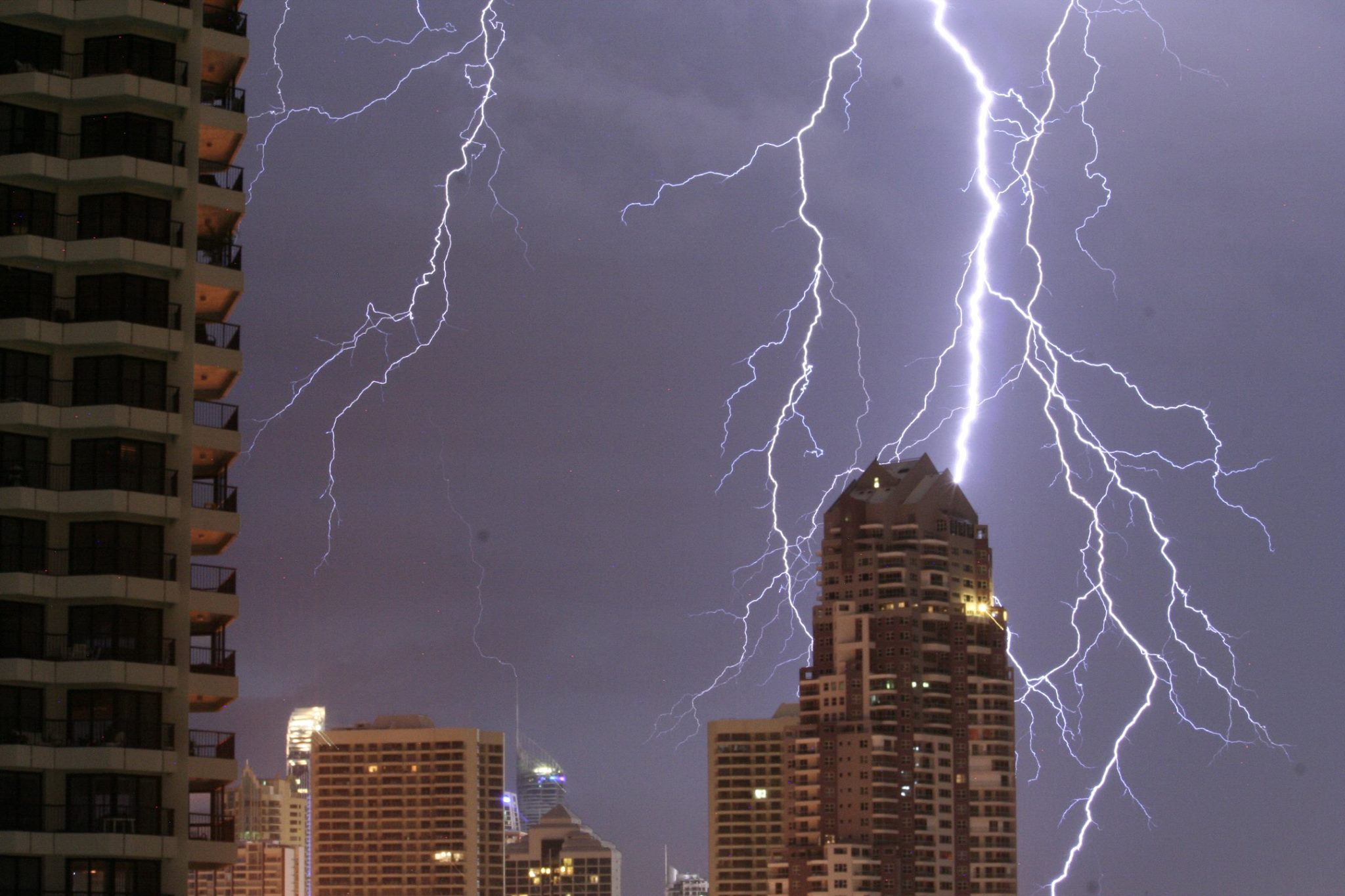 Sharyn Lee Kimpton posted this cracker photo of lighting at Surfers Paradise on the Gold Coast on Tuesday morning via Higgins Storm Chasing / Facebook.
Sharyn Lee Kimpton posted this cracker photo of lighting at Surfers Paradise on the Gold Coast on Tuesday morning via Higgins Storm Chasing / Facebook.