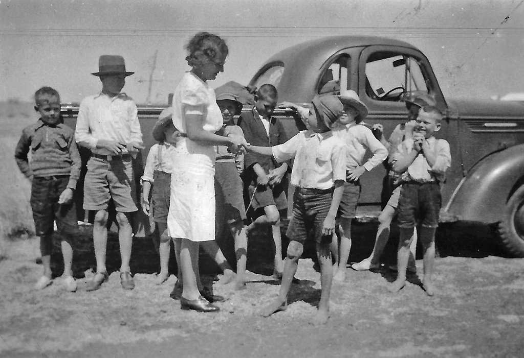 Children staying with BUSHkids thank their driver for their adventure. Children staying with BUSHkids thank their driver for their adventure.