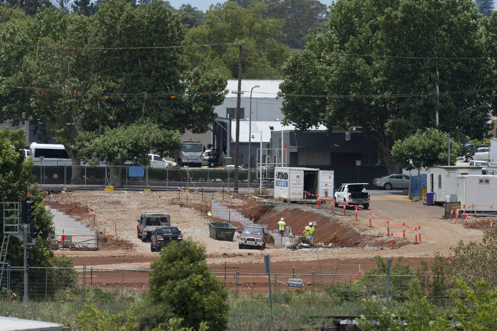 Progress of the construction of new Bunnings store on Ruthven and Bridge Sts as seen from Bellevue St, Wednesday, December 21, 2016. Progress of the construction of new Bunnings store on Ruthven and Bridge Sts as seen from Bellevue St, Wednesday, December 21, 2016.