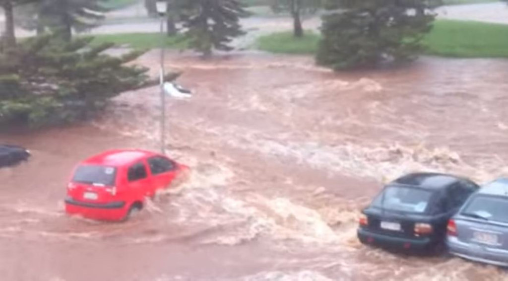 Floodwaters rush down East Ck during the 2011 floods. Floodwaters rush down East Ck during the 2011 floods.