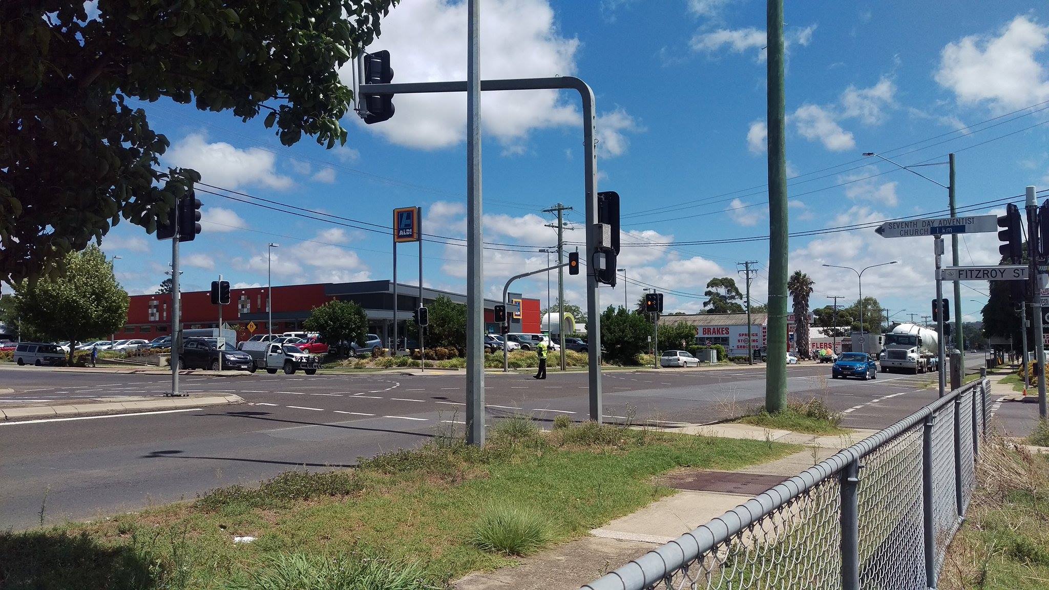 Traffic lights out at Fitzroy and Albion. Traffic lights out at Fitzroy and Albion.