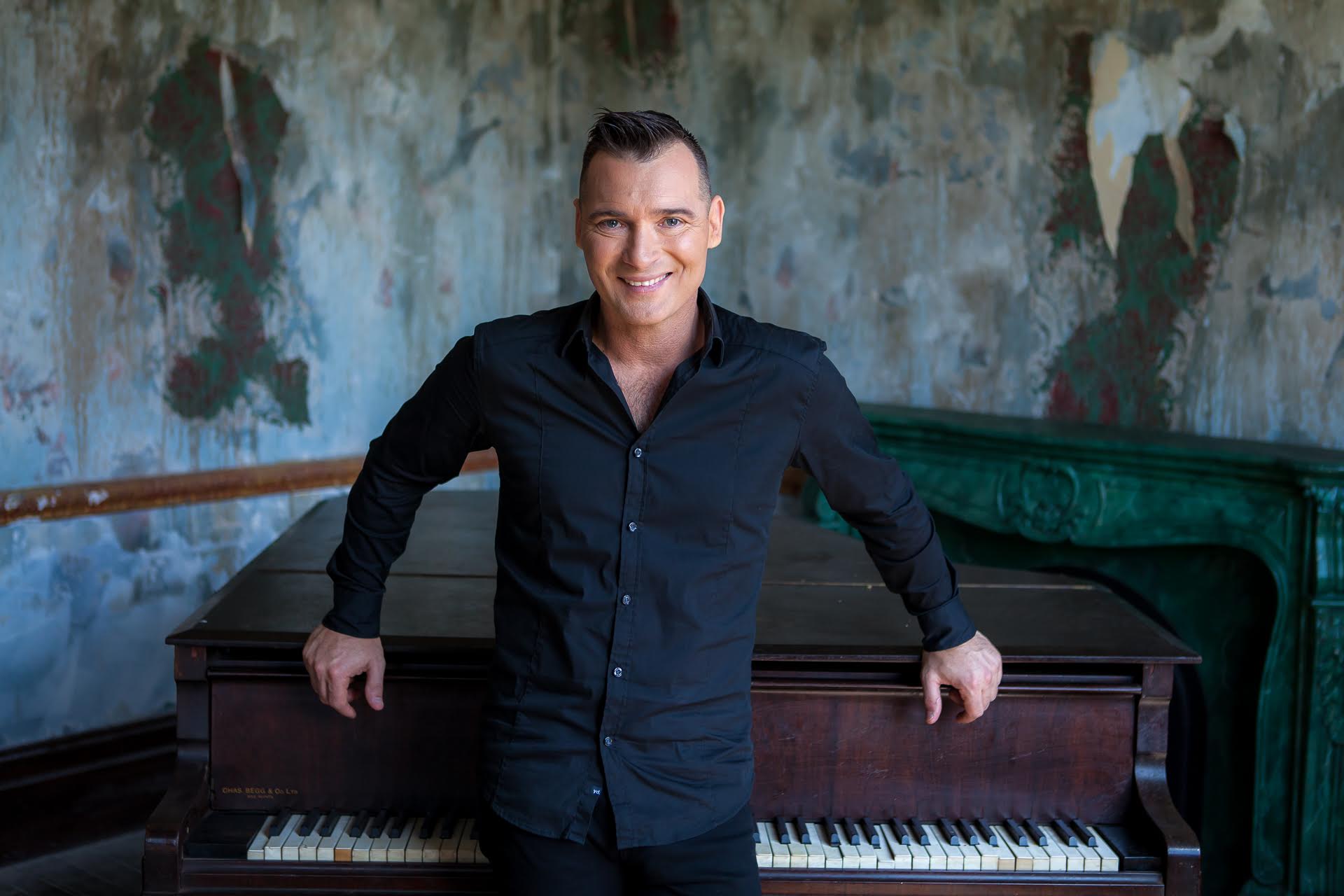 Country music singer Adam Brand talks about how heartbreak stopped him chasing his Nashville dream. Country music singer Adam Brand talks about how heartbreak stopped him chasing his Nashville dream.