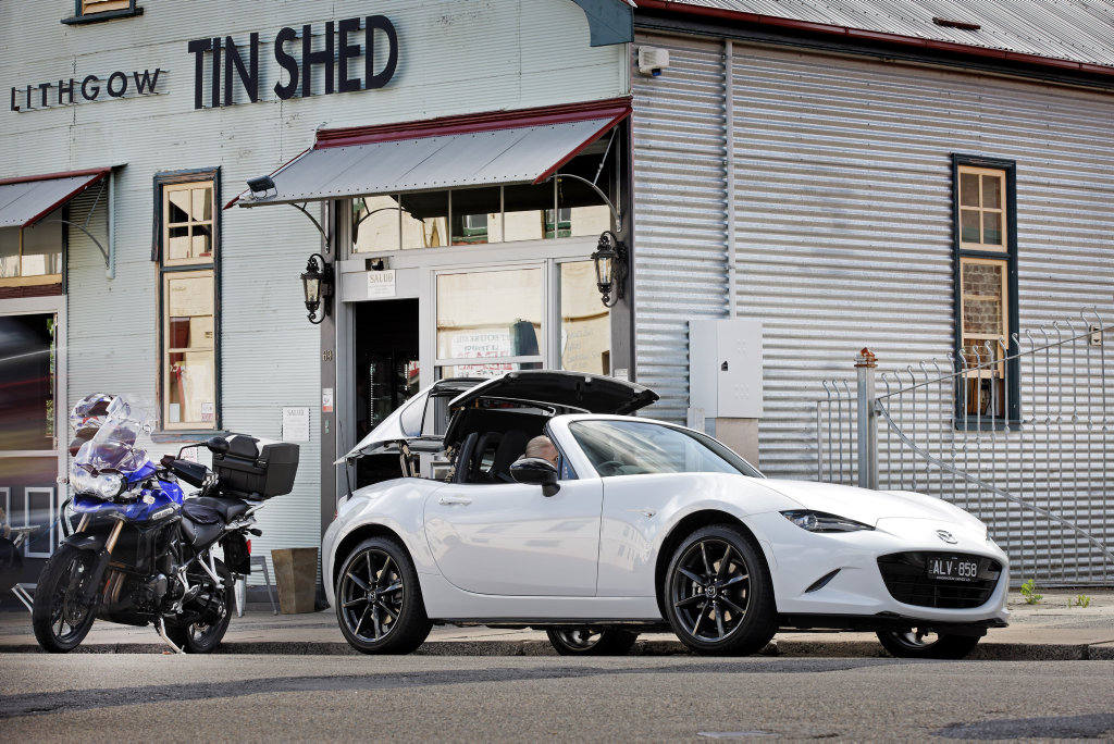 2017 Mazda MX-5 RF in Crystal White 2017 Mazda MX-5 RF in Crystal White