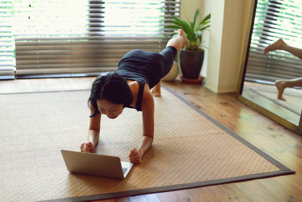 Doing some work on your laptop? Take it to the floor and get in a core workout while you're at it. 